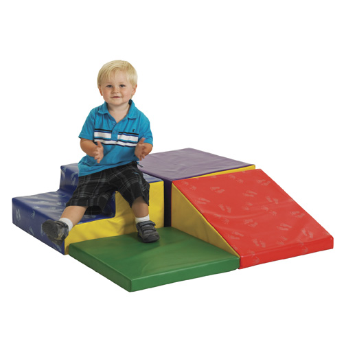 PunPunToy : Climbing a small Soft Slide